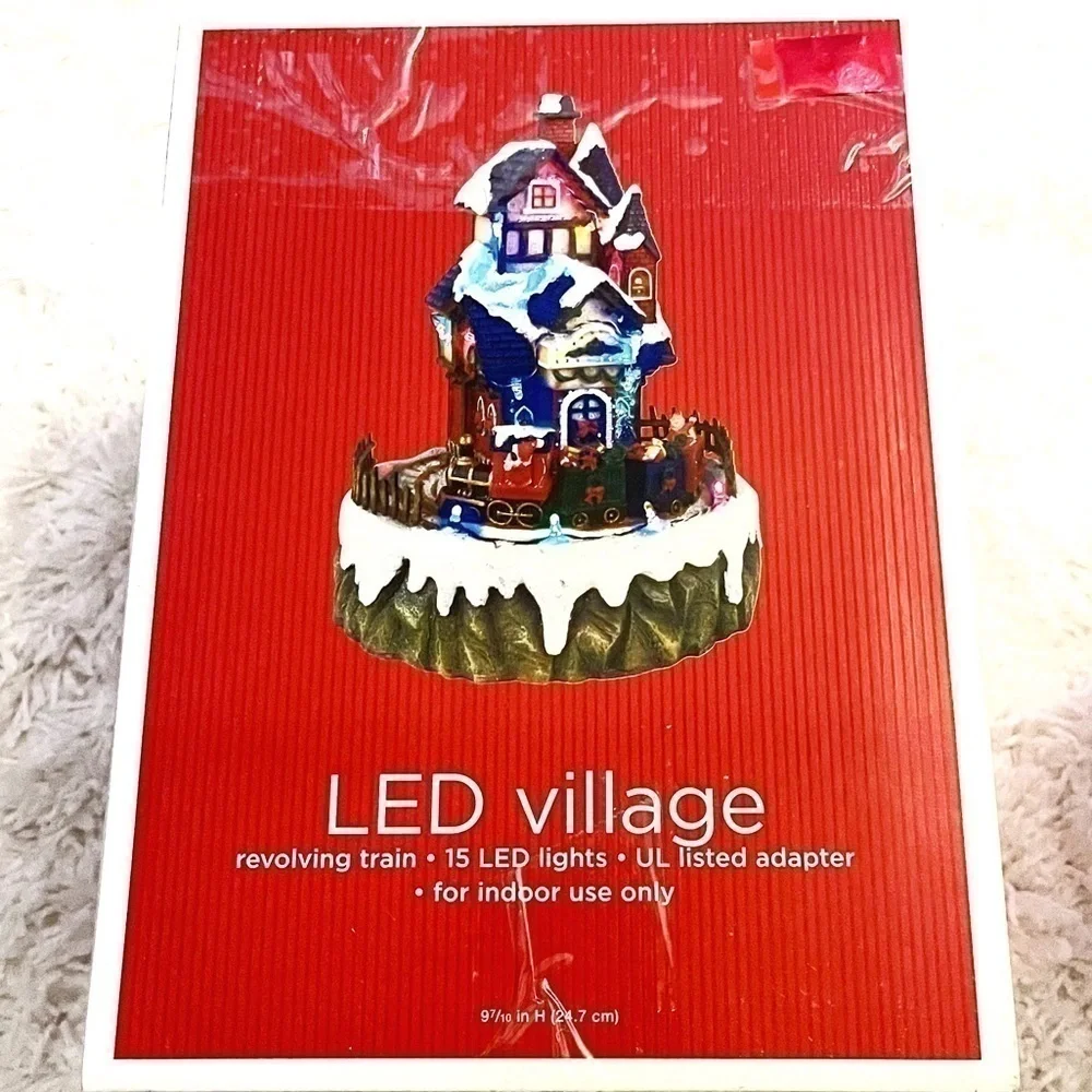 VINTAGE! Holiday Christmas Village Train Station From 2006!